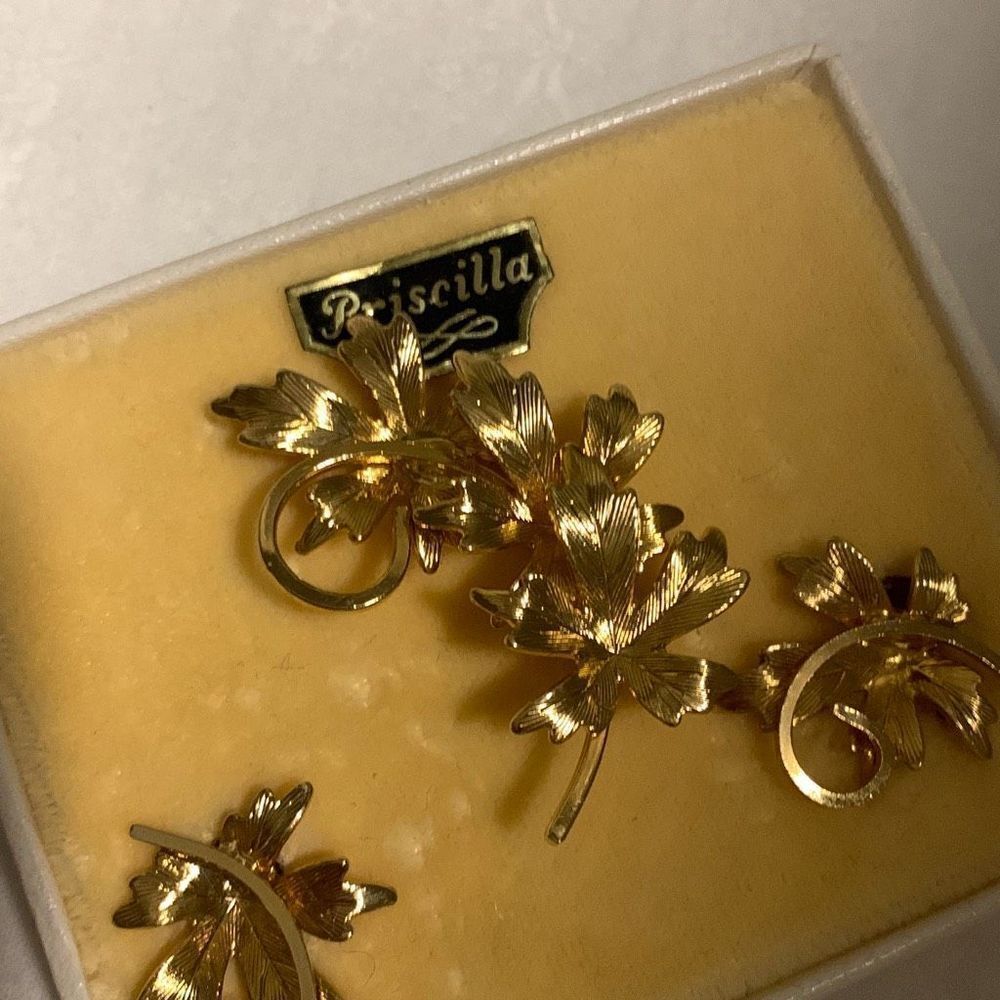 NWT Vintage Pricilla Gold Brooch Pin And Matching Clip Earrings